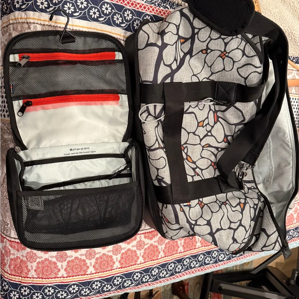 Sherpani Weekender Anti-theft Travel Bag and Co-Pilot Toiletry Bag - Picture 4 of 4